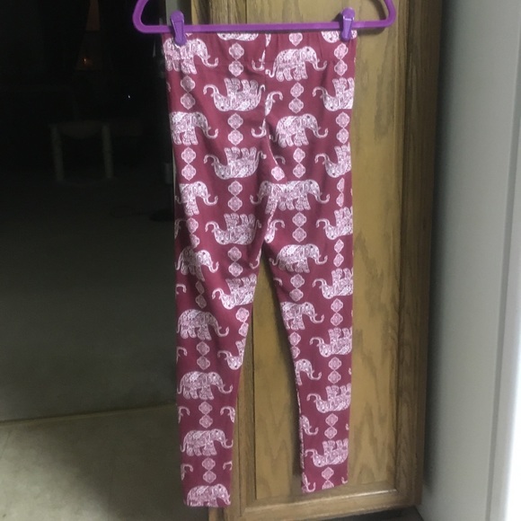 Rue21 Pants - Rue21 Burgundy Elephant Print Leggings S/M